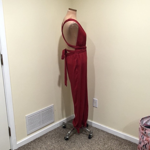 Lulu’s Lolinda Jumpsuit Size Large Red Open Back Plunge V-Neck - Picture 5 of 11